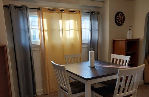 Dayton Cottage | Cozy 3- Bedroom Brick Cottage