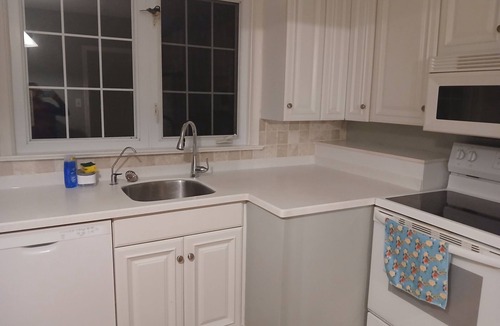 West Oakville House | Cozy 3 bedroom Bungalow with Bright Basement suit.