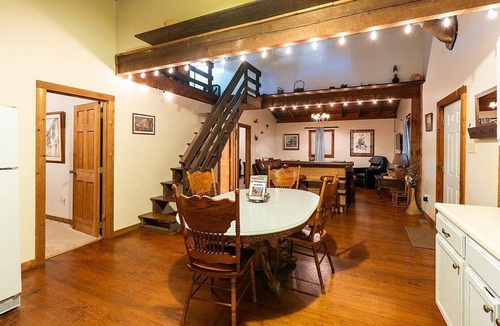 Clarksville Cabin | Cozy 3-bedroom cabin with private dock