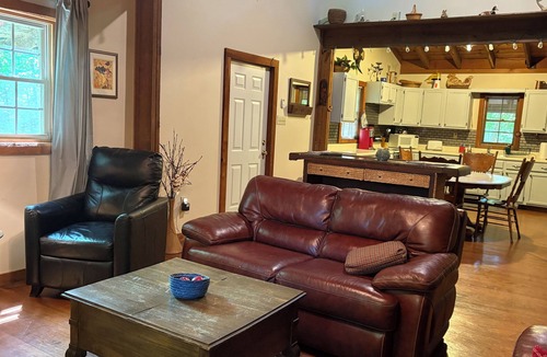 Clarksville Cabin | Cozy 3-bedroom cabin with private dock