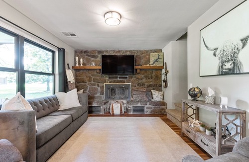 Maysville Cabin | Cozy 3-bedroom cabin close to Grand Lake - a quiet country retreat with a creek