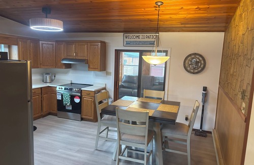 Gimli Cabin | Cozy 3-bedroom cabin in adorable Gimli, Manitoba