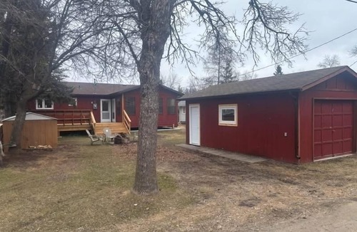 Gimli Cabin | Cozy 3-bedroom cabin in adorable Gimli, Manitoba