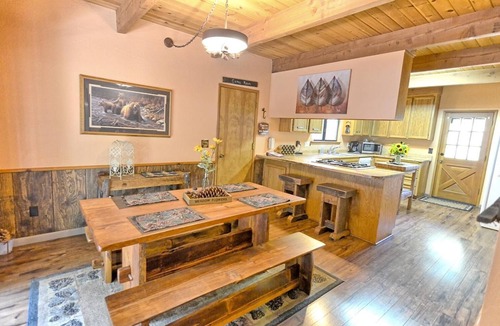 Arnold Cabin | Cozy 3-bedroom cabin in superb Arnold with WiFi and a Spa