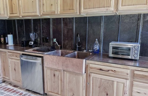 Covington Cabin | Cozy 3 Bedroom Cabin with Fireplace