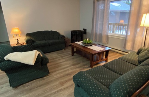 Point Clark Cottage | Cozy 3 Bedroom Cottage in Beautiful Point Clark
