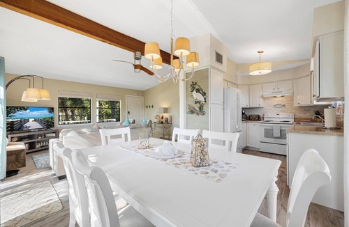 Sanibel Cottage | Cozy 3-bedroom cottage in beautiful Sanibel with AC, WiFi, and private deck