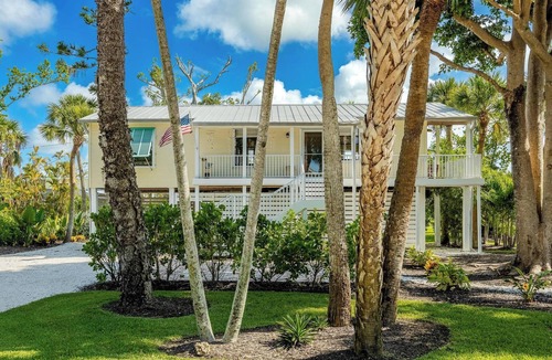 Sanibel Cottage | Cozy 3-bedroom cottage in beautiful Sanibel with AC, WiFi, and private deck