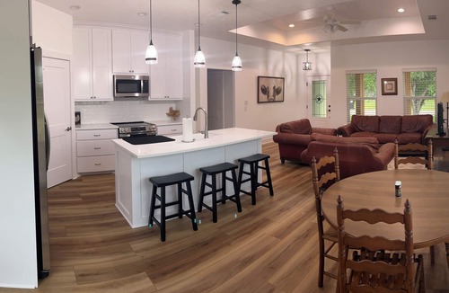 Lexington Cottage | Cozy 3 bedroom country cottage in peaceful Lexington, TX