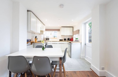 Wimbledon House | Cozy 3-Bedroom Home (WHS17)