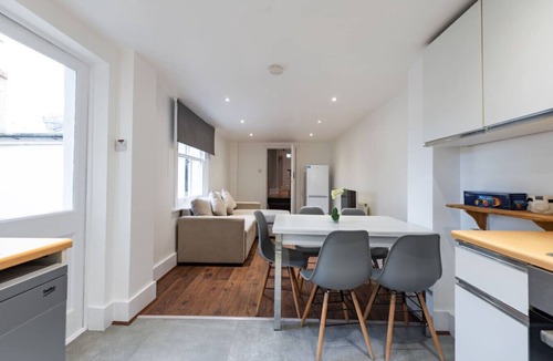 Wimbledon House | Cozy 3-Bedroom Home (WHS17)