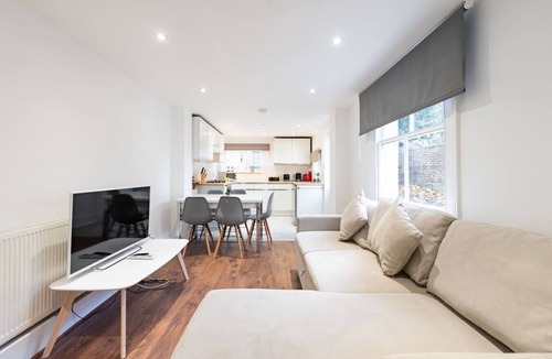 Wimbledon House | Cozy 3-Bedroom Home (WHS17)