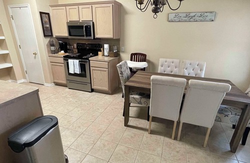 South Side House | Cozy 3-bedroom home Corpus Christi