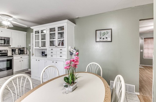 South Oklahoma City House | COZY 3 BEDROOM HOUSE NEAR WILL ROGERS INTERNATIONAL AIRPORT AND DOWNTOWN OKC