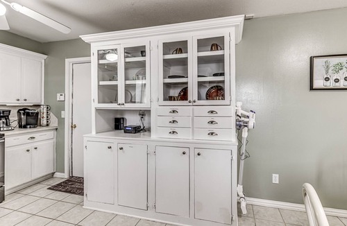 South Oklahoma City House | COZY 3 BEDROOM HOUSE NEAR WILL ROGERS INTERNATIONAL AIRPORT AND DOWNTOWN OKC