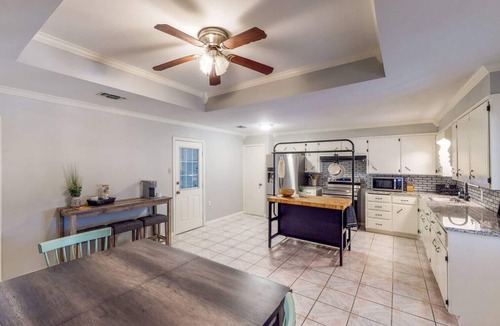 Waco House | Cozy 3-bedroom home - 12 min to downtown - Fenced yard and fire pit