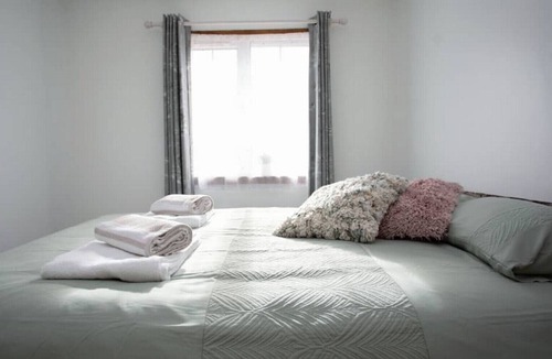 Toddington House | Cozy 3-Bedroom Home in Luton