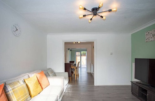 Toddington House | Cozy 3-Bedroom Home in Luton