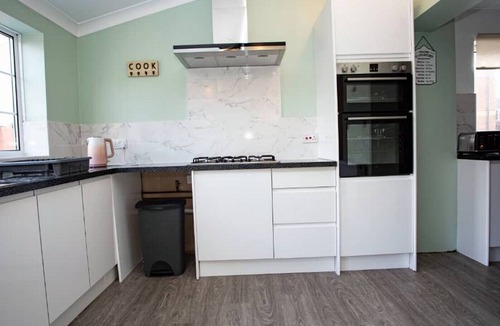 Toddington House | Cozy 3-Bedroom Home in Luton