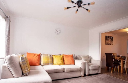 Toddington House | Cozy 3-Bedroom Home in Luton