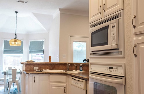Keller House | Cozy 3 bedroom Home