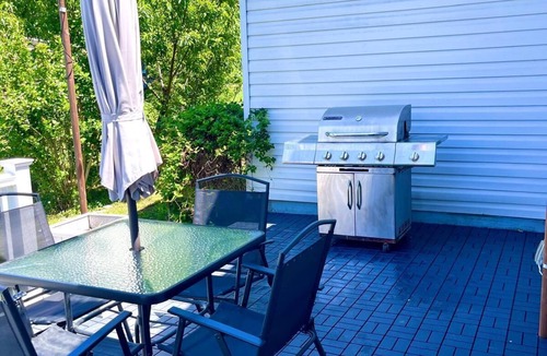 Noel House | Cozy 3 Bedroom Home walking distance to Shadow Lake Nightclub and Elk River!