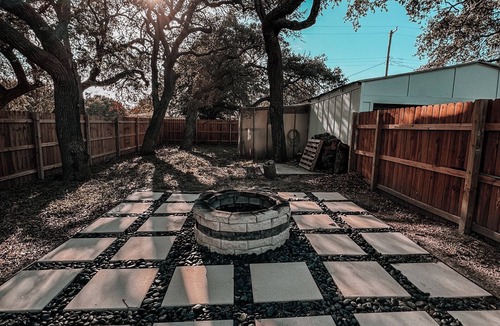 Aransas Pass House | Cozy 3-bedroom house central to Rockport & Port Aransas with WiFi, AC, Fire pit