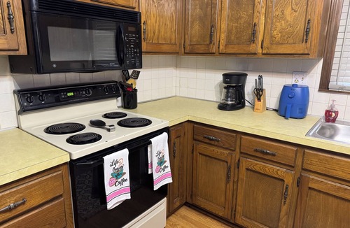 Lee's Summit House | Cozy 3-bedroom house. Short drive to Kansas City Stadium. Great for FIFA fans!
