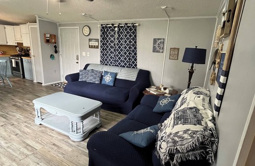 Porum House | Cozy 3-bedroom house in Porum, OK with stunning sunset view of Lake Eufaula