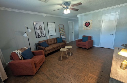 Cache House | Cozy 3-bedroom house in serene Cache, near Ft Sill and the Wichita Mountains.