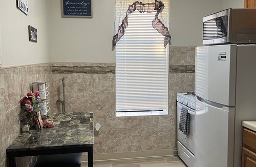 Flatbush Apartment | Cozy 3 bedroom house