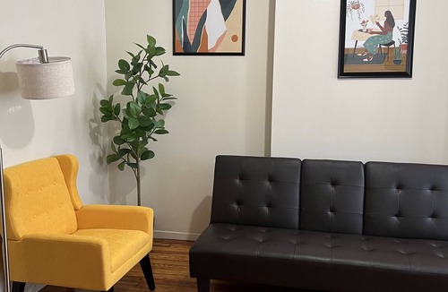 Flatbush Apartment | Cozy 3 bedroom house