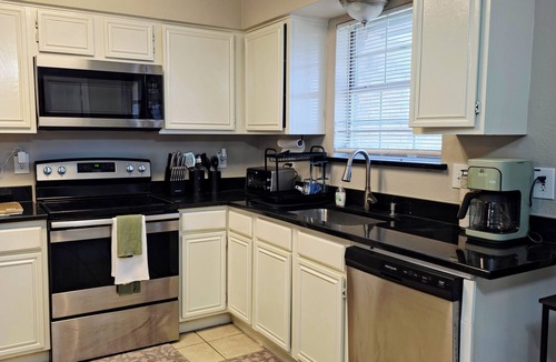 Crandall House | Cozy 3-bedroom house with in Crandall 30 day min stay required