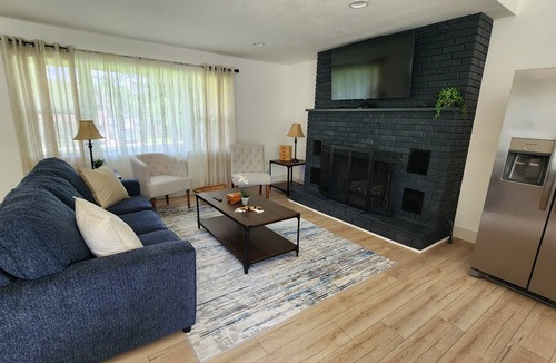 Shoal Creek Drive House | Cozy 3-bedroom house with WiFi, AC in enjoyable Joplin