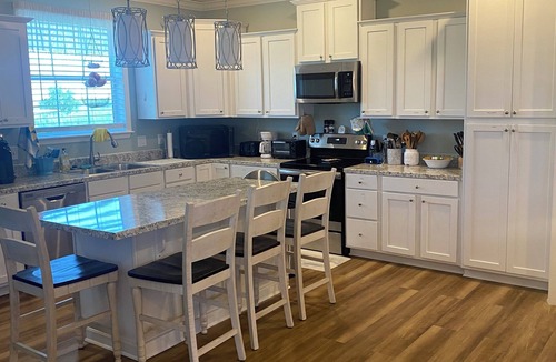 Kaplan Cabin | Cozy 3-bedroom lodge in tranquil Pecan Island with AC comfort.