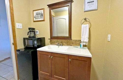 Silver Creek Village House | Cozy 3 Bedroom Lodge w/Firepit | Lake Buchanan