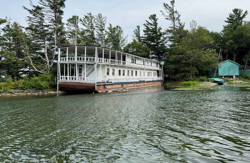 Frontenac House | Cozy 3-bedroom mobile home in tranquil Clayton, Free Boat Tour 5 Days+