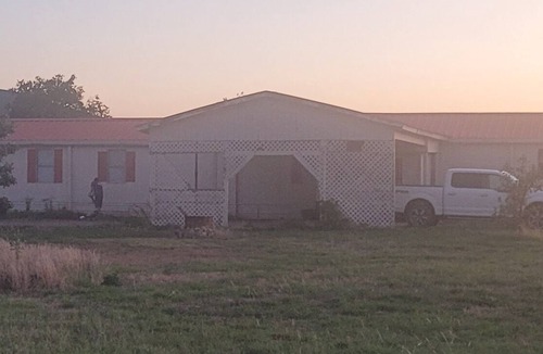 Odell House | Cozy 3-bedroom mobile home with WiFi, AC, game room just outside of Eldorado.