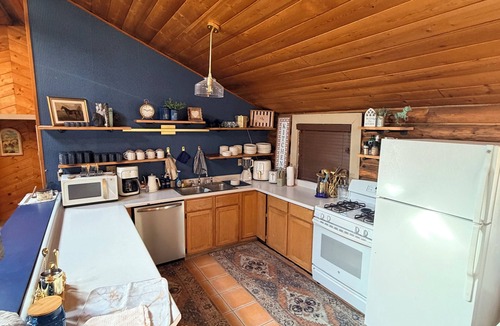 Glendo Cabin | Cozy 3 bedroom modern Cabin directly across from Lake Glendo at Elkhorn Bay