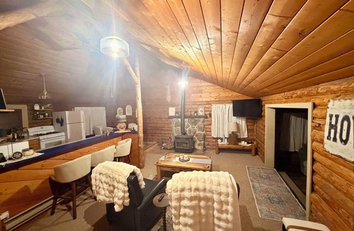 Glendo Cabin | Cozy 3 bedroom modern Cabin directly across from Lake Glendo at Elkhorn Bay