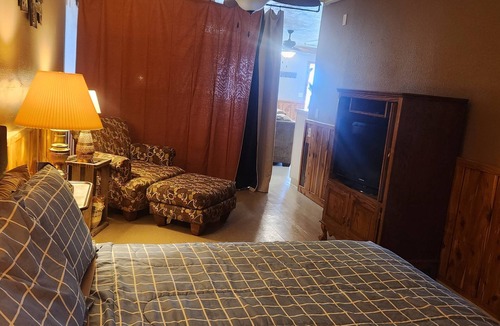 Bartley Hotel | Cozy 3-bedroom motel in Bartley ideal for hunters or families.