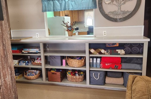 Bartley Hotel | Cozy 3-bedroom motel in Bartley ideal for hunters or families.