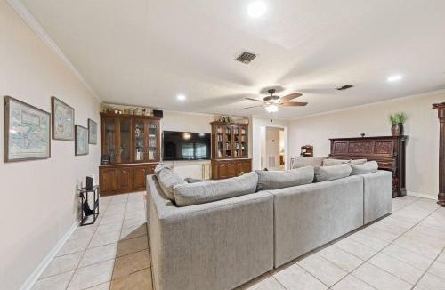 Broussard House | Cozy 3-Bedroom Ranch Near Lafayette Dining