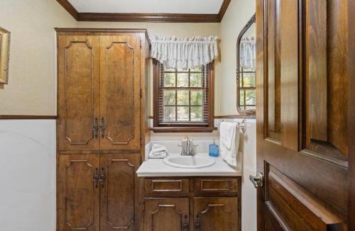 Broussard House | Cozy 3-Bedroom Ranch Near Lafayette Dining