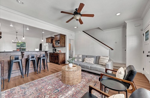 Fayetteville House | Cozy 3-bedroom Townhouse, Walk to Razorback Games! 3 Parking spots!n