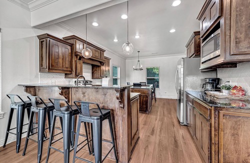 Fayetteville House | Cozy 3-bedroom Townhouse, Walk to Razorback Games! 3 Parking spots!n