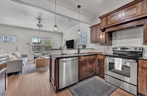 Fayetteville House | Cozy 3-bedroom Townhouse, Walk to Razorback Games! 3 Parking spots!n