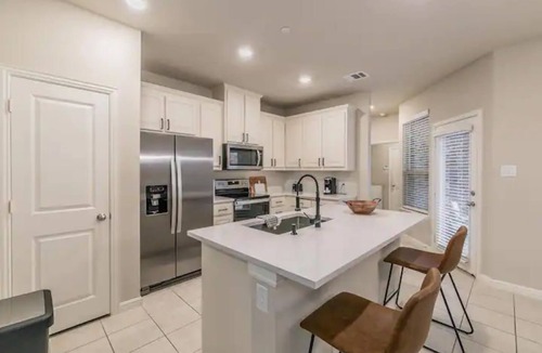 North Central Carrollton House | Cozy 3-bedroom townhome with WiFi, AC in centrally located Carrollton