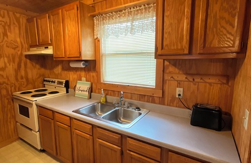 Somerville Cabin | Cozy 3-bedroom with 2 full bath cabin at Lake Somerville- Birch Creek
