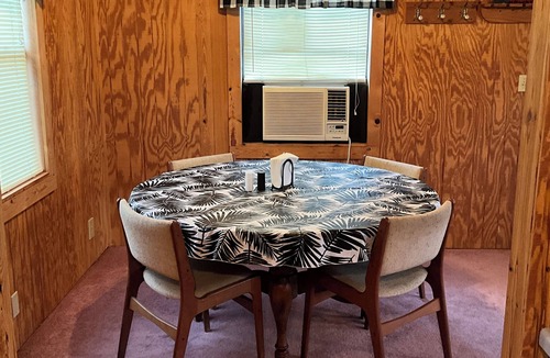 Somerville Cabin | Cozy 3-bedroom with 2 full bath cabin at Lake Somerville- Birch Creek